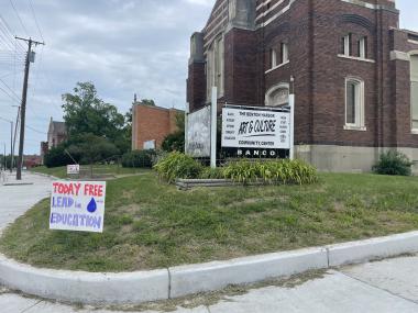 Sign for free lead-in-drinking-water education in Detroit, MI